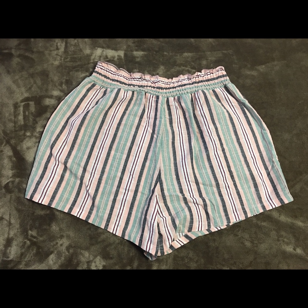 Large Ruffle Waist Button Front Striped Short - Picture 5 of 5